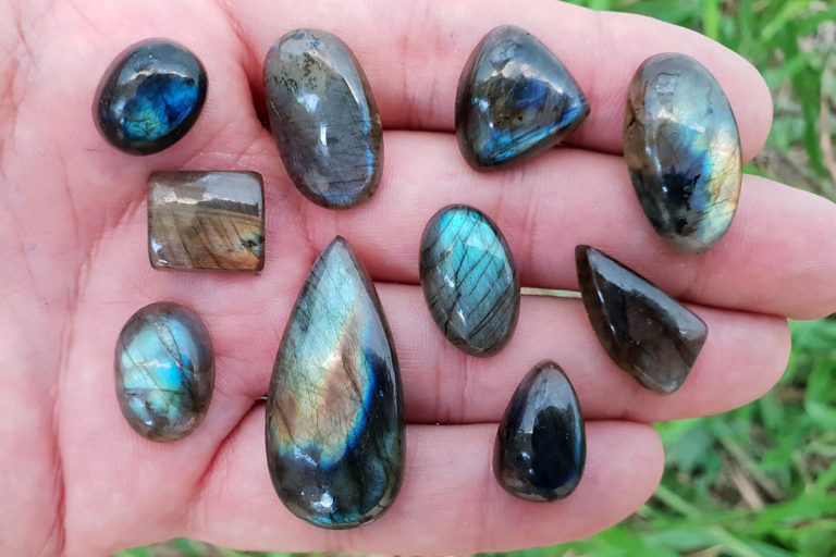 Gem hunter sourcing