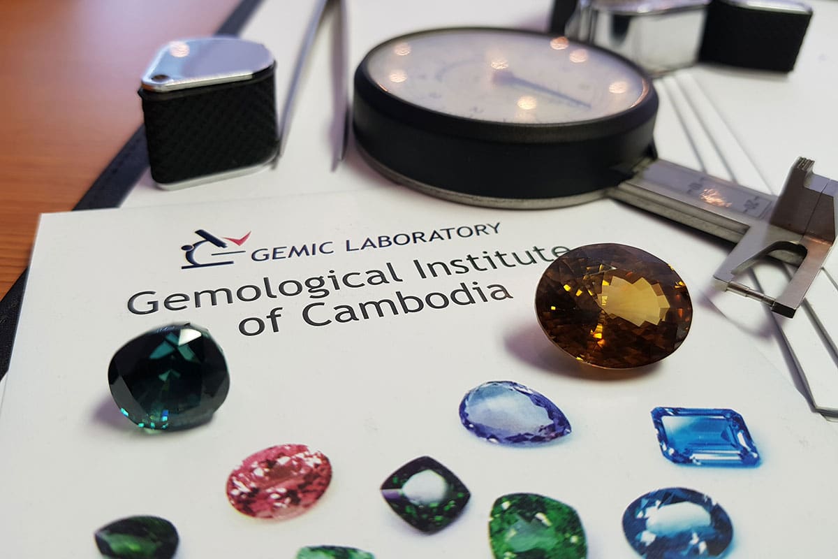 Gemology tools and instruments